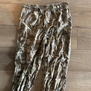 American eagle camo joggers!!